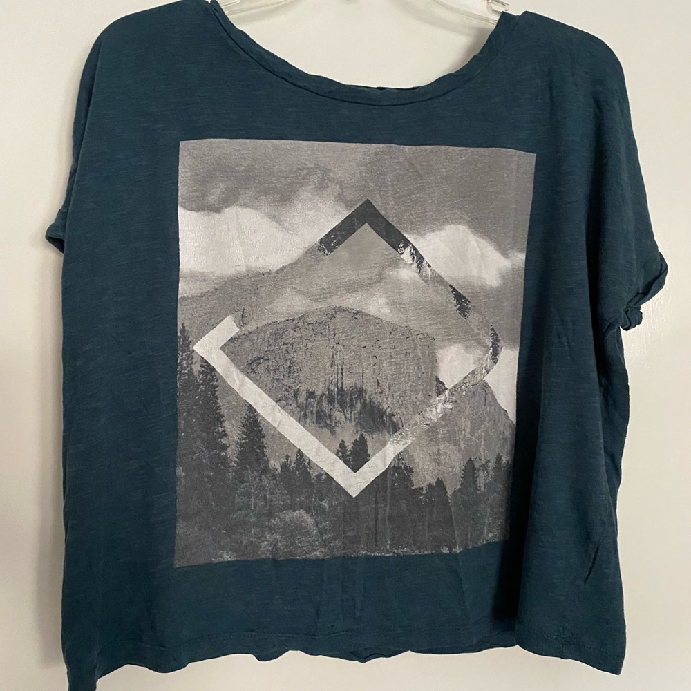 Dark green graphic tee